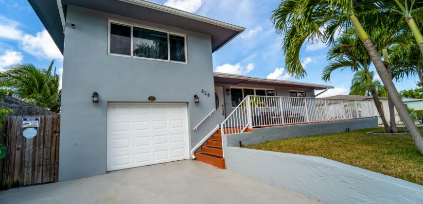 KMG: “PALM ESTATE” 3BD 3BA HALLANDALE HOME W/ POOL